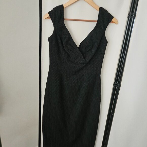 Maggy London Black V-Neck Sleeveless Sheath Dress - Picture 1 of 2
